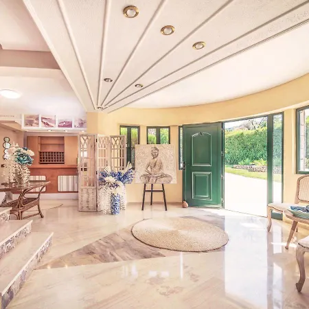 Adani Hotell Tsoukaládhes