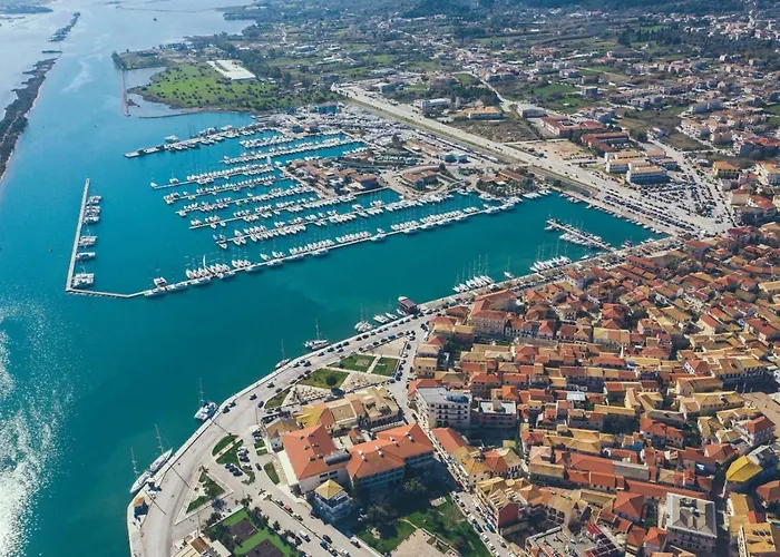 Adani Tsoukaládhes