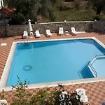 Adani 2* Τσουκαλάδες